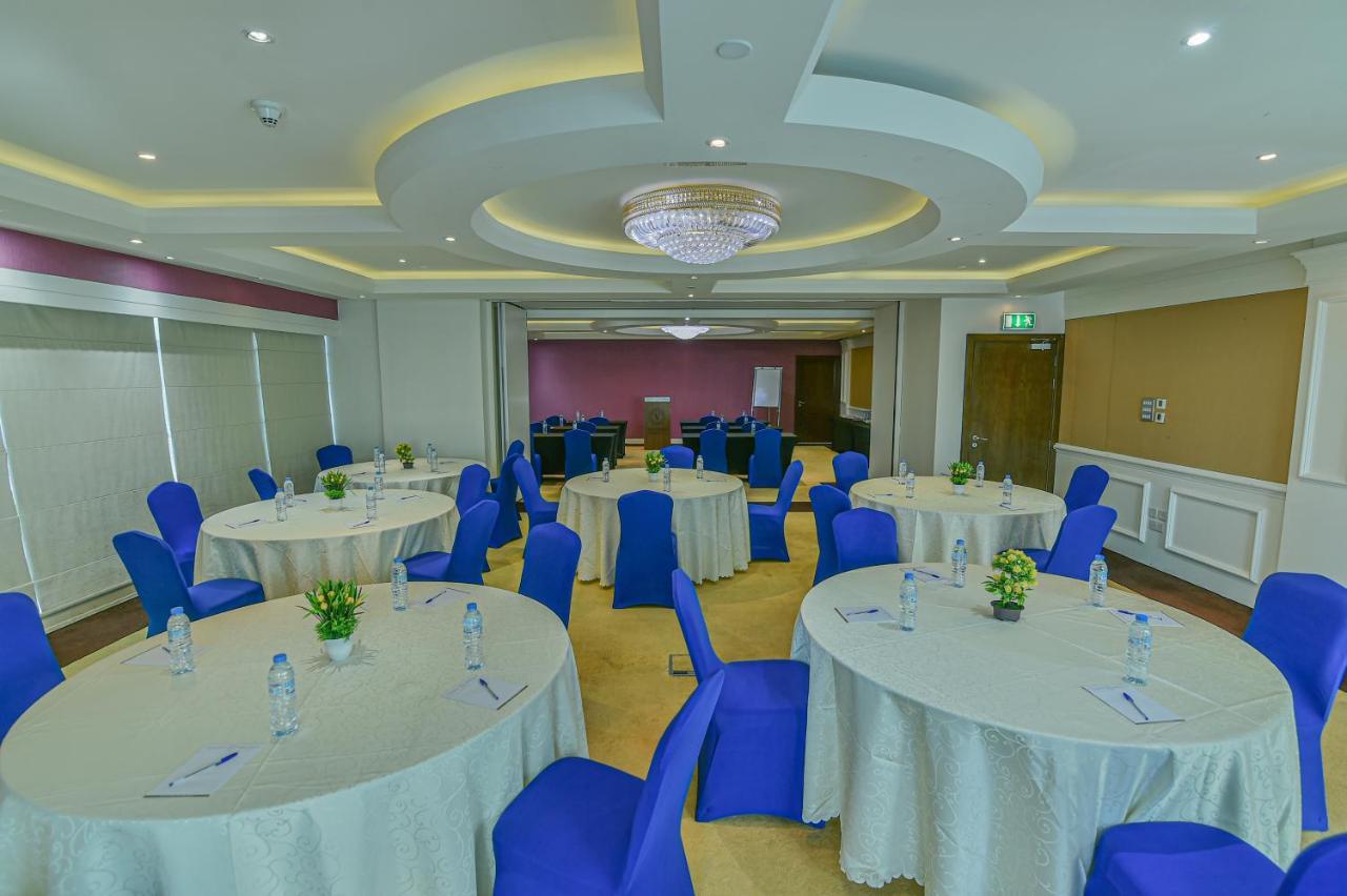 Vista Hotel Apartments Deluxe Дубай Экстерьер фото